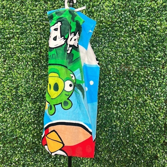 💫 37. NWT angry birds Beach Towel 26 x 58 inches - third birds in sky and pigs - Picture 4 of 4